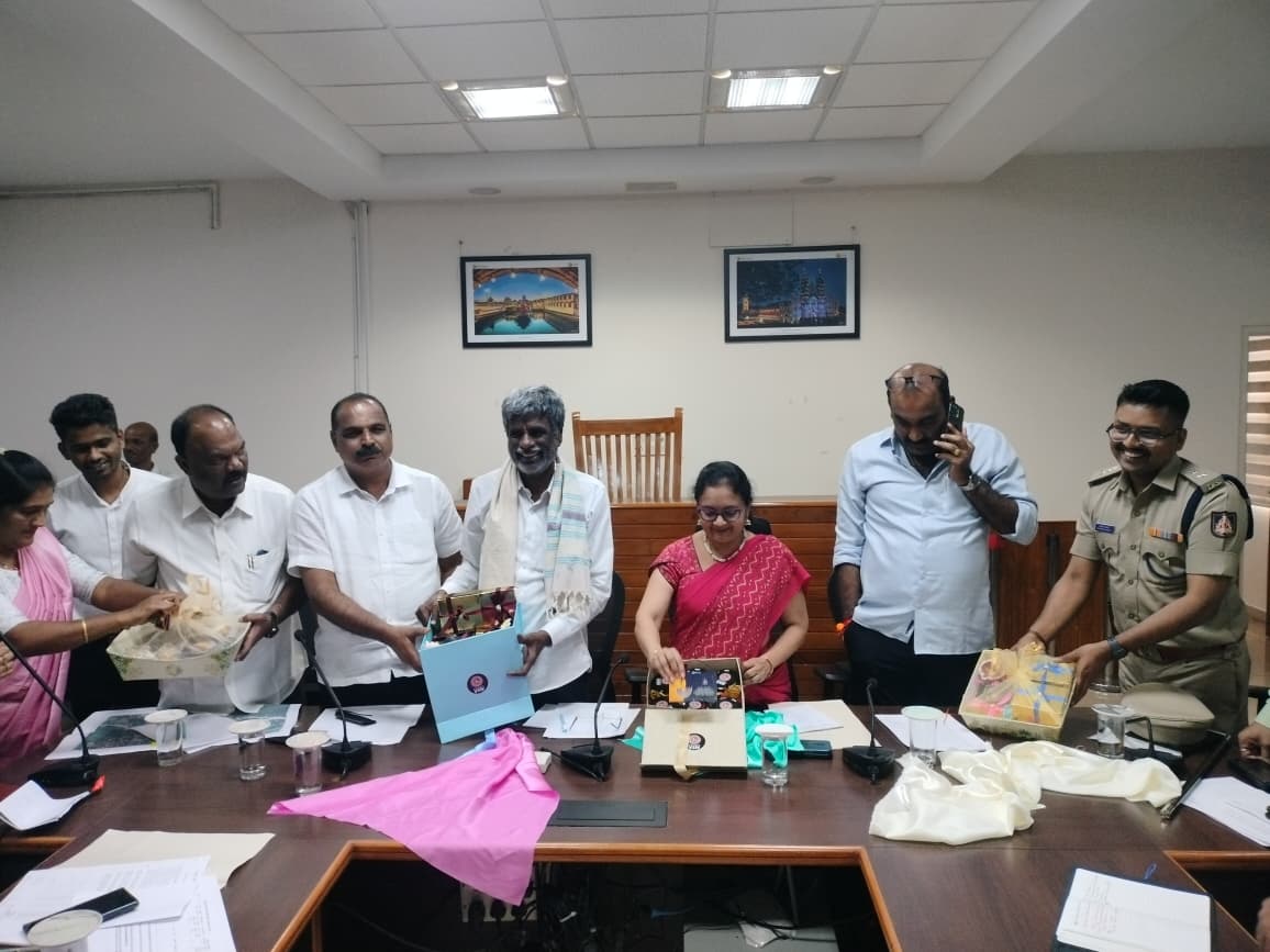 ದೀಪಾವಳಿ ಗಿಫ್ಟ್ ಬಾಕ್ಸ್ ಬಿಡುಗಡೆ ದೀಪಾವಳಿ ಗಿಫ್ಟ್ ಬಾಕ್ಸ್ ಬಿಡುಗಡೆ
